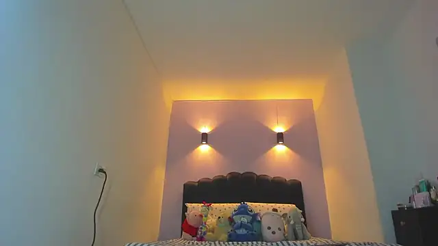 Sofia Clauss  online show from February 2026 04:20:01 AM