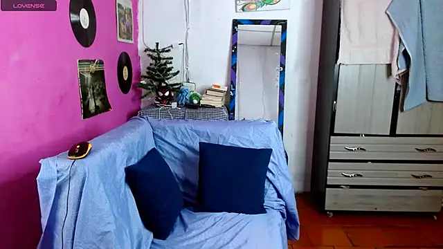 Snapshot of sensitive_brunette chatting on December 2024 12:44:01 AM sensitive brunette online show from December 2024 12:44:01 AM