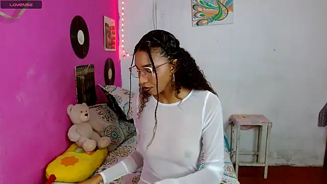 Snapshot of sensitive_brunette chatting on January 2025 09:09:02 PM sensitive brunette online show from January 2025 09:09:02 PM