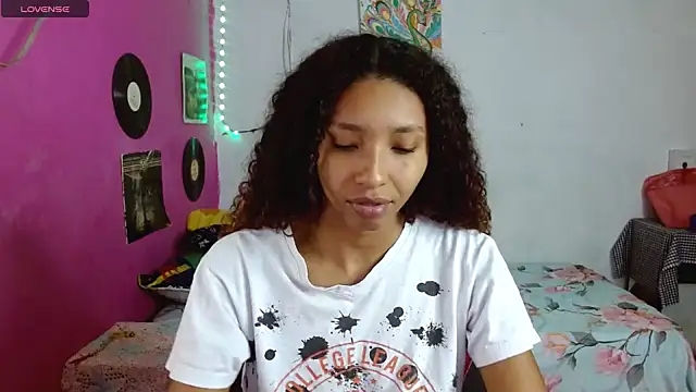 Snapshot of sensitive_brunette chatting on February 2025 12:19:01 AM sensitive brunette online show from February 2025 12:19:01 AM