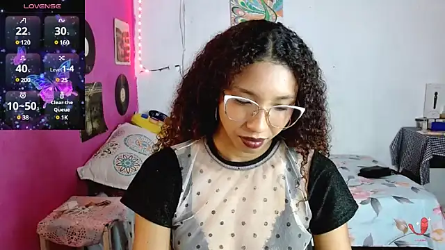 Snapshot of sensitive_brunette chatting on February 2025 08:03:01 PM sensitive brunette online show from February 2025 08:03:01 PM