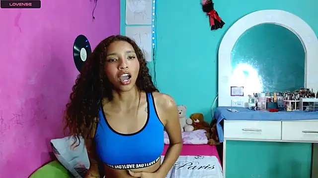 Snapshot of sensitive_brunette chatting on November 2025 02:10:01 AM sensitive brunette online show from November 2025 02:10:01 AM