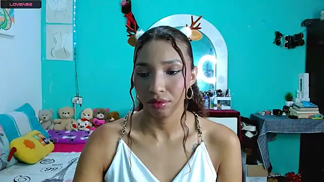 Snapshot of sensitive_brunette chatting on December 2025 12:51:02 AM sensitive brunette online show from December 2025 12:51:02 AM