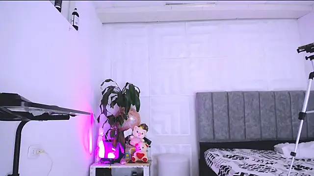 nataly red online show from February 2025 06:53:01 PM