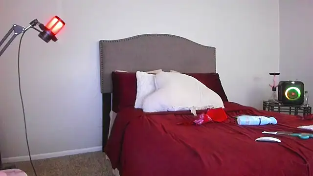 yiauana online show from November 2025 11:11:01 AM