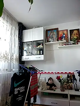 AvaLloyd online show from February 2025 10:45:01 AM