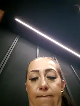 AvaLloyd online show from February 2025 03:32:01 AM