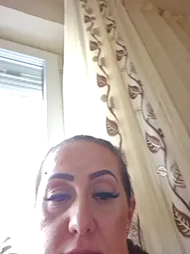 AvaLloyd online show from February 2025 12:47:02 PM