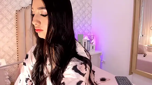 Snapshot of Charlotte__08 chatting on February 2025 08:31:02 PM Charlotte 08 online show from February 2025 08:31:02 PM
