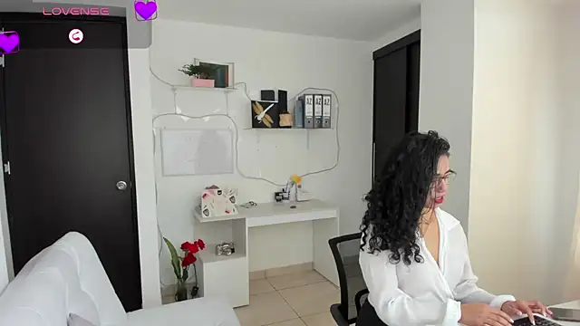 susana monroy online show from April 2026 07:05:01 PM