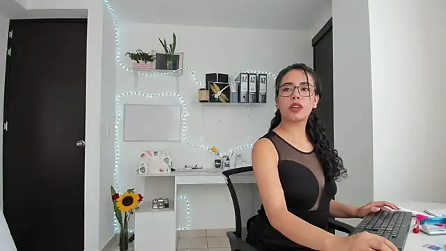 Snapshot of susana_monroy chatting on May 2026 06:46:01 PM susana monroy online show from May 2026 06:46:01 PM