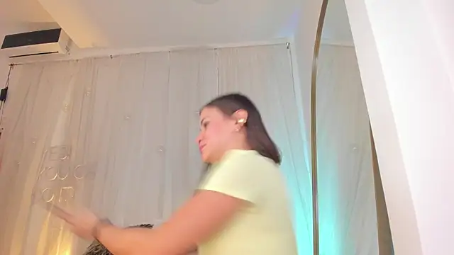 Petite Lucie online show from January 2025 10:13:02 PM