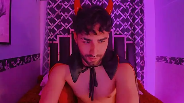 MilanZaire online show from October 2025 06:31:01 PM