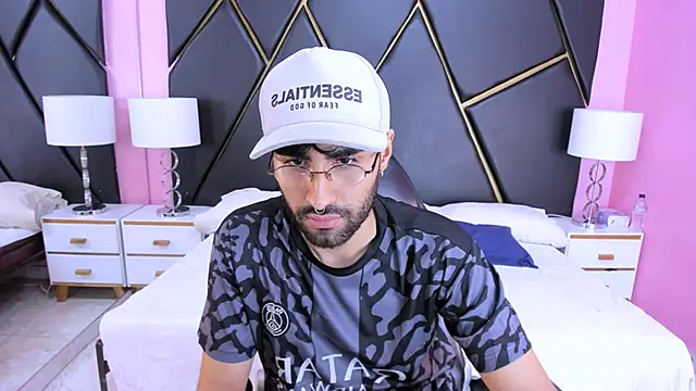 MilanZaire online show from November 2025 02:55:01 AM