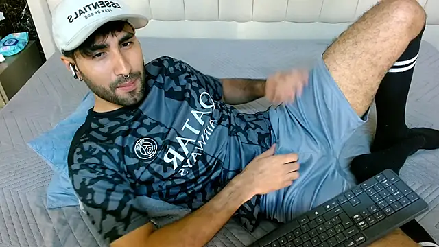 MilanZaire online show from December 2025 10:58:01 PM