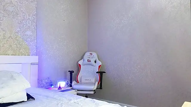 Diana Moon  online show from December 2025 10:35:01 AM