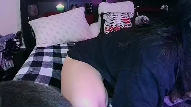 Snapshot of CrystalLakeXO chatting on January 2026 08:08:01 AM CrystalLakeXO online show from January 2026 08:08:01 AM