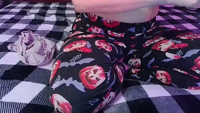 Snapshot of CrystalLakeXO chatting on January 2026 05:22:02 AM CrystalLakeXO online show from January 2026 05:22:02 AM