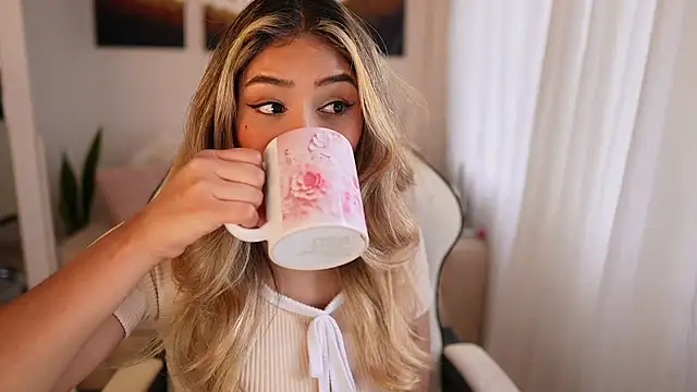 SaraParisi online show from January 2025 09:20:02 PM