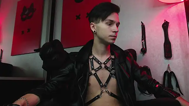 Joseph  Quinn online show from January 2025 01:01:01 PM