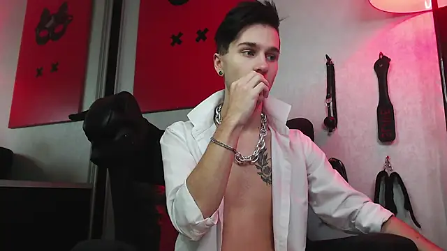 Joseph  Quinn online show from January 2025 08:08:02 AM