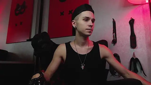 Joseph  Quinn online show from January 2025 09:05:01 PM