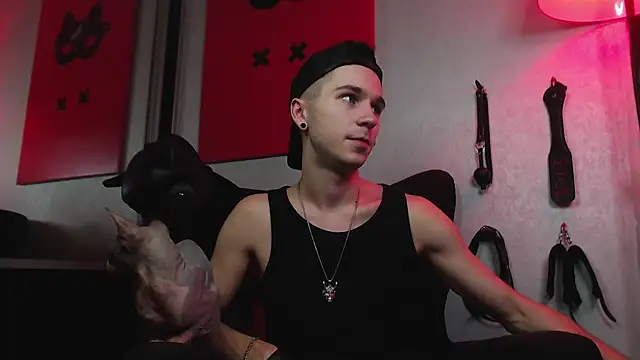 Joseph  Quinn online show from January 2025 12:06:02 AM