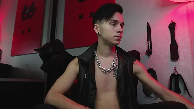 Joseph  Quinn online show from January 2025 06:06:01 PM