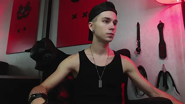 Joseph  Quinn online show from January 2025 09:19:02 AM