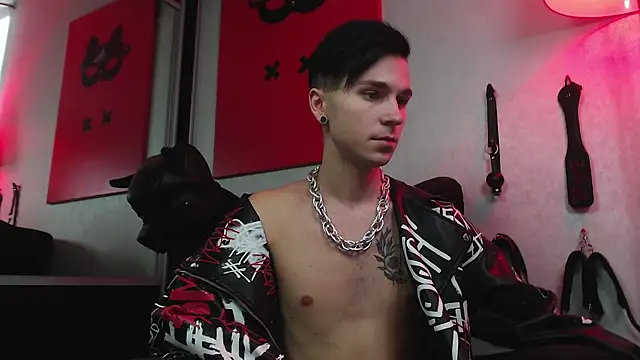 Joseph  Quinn online show from February 2025 11:09:01 AM