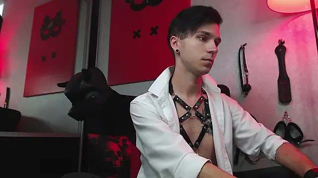 Joseph  Quinn online show from March 2025 10:55:02 AM