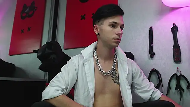 Joseph  Quinn online show from March 2025 11:08:02 AM