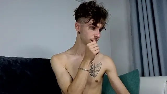 Joseph  Quinn online show from February 2026 01:39:01 PM