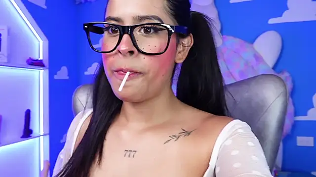 Snapshot of miss_romyna chatting on February 2025 02:12:01 PM miss romyna online show from February 2025 02:12:01 PM