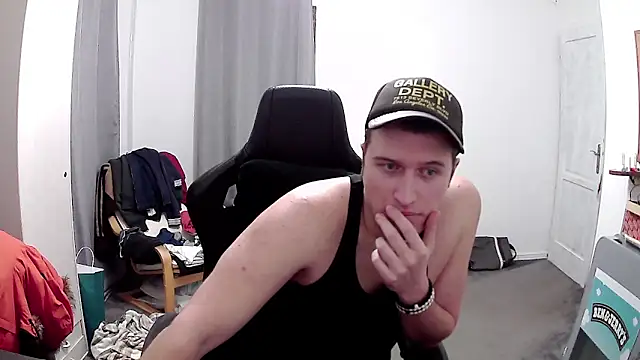 PKrisztian online show from April 2026 08:10:01 PM