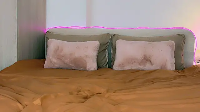 oh-my-mia online show from November 2025 07:29:02 AM