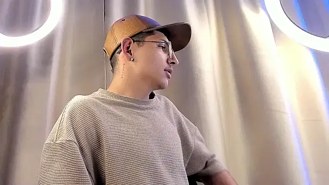 a lejandro 0 8 online show from February 2025 04:31:02 AM