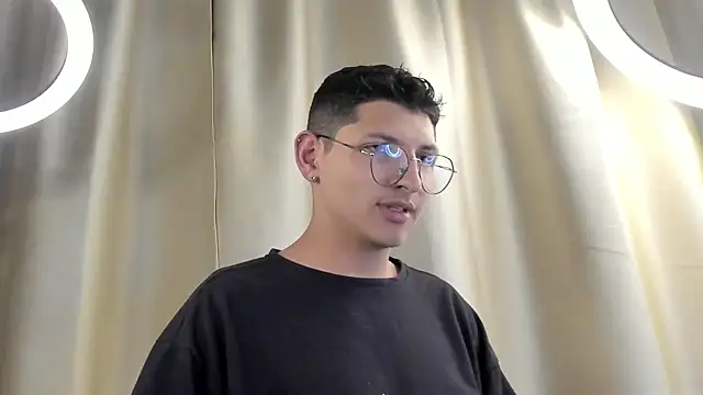 a lejandro 0 8 online show from February 2025 08:07:02 AM