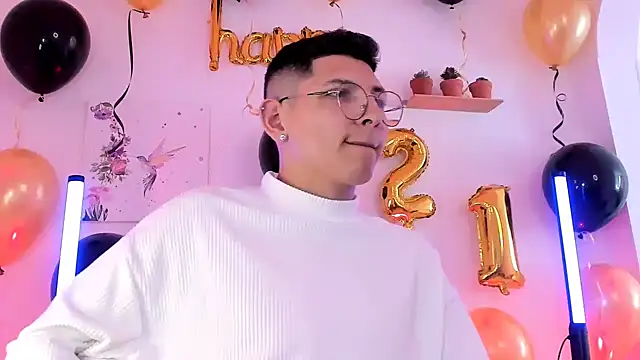 a lejandro 0 8 online show from February 2025 07:52:01 PM