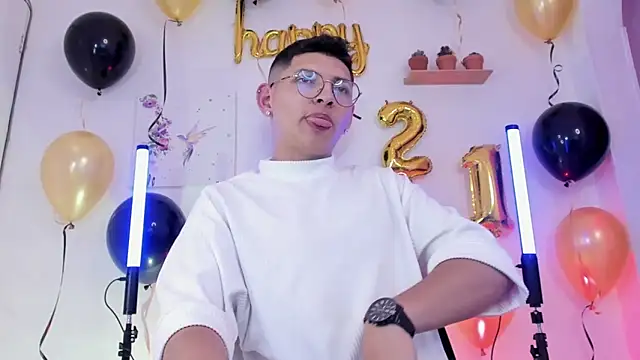 a lejandro 0 8 online show from February 2025 02:01:02 AM