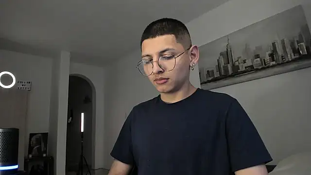 a lejandro 0 8 online show from March 2025 09:03:02 AM