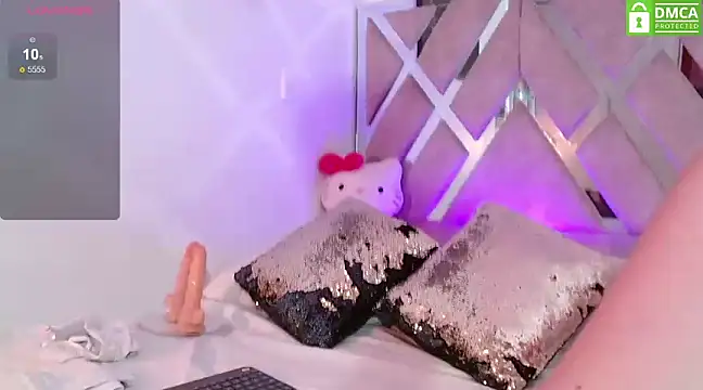 Snapshot of LauryMoons chatting on February 2025 10:48:02 PM LauryMoons online show from February 2025 10:48:02 PM