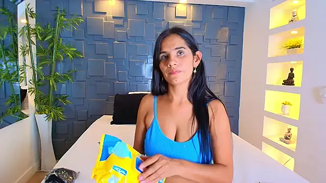 EmmilyCollson online show from January 2025 05:04:01 PM