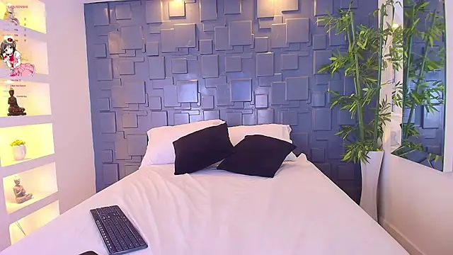 EmmilyCollson online show from February 2025 05:18:02 PM