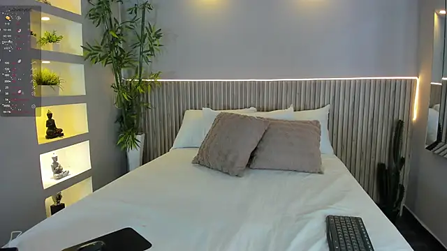 EmmilyCollson online show from September 2025 05:17:01 PM