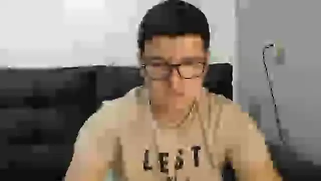 Snapshot of Plug_Control chatting on May 2026 04:04:02 PM Plug Control online show from May 2026 04:04:02 PM