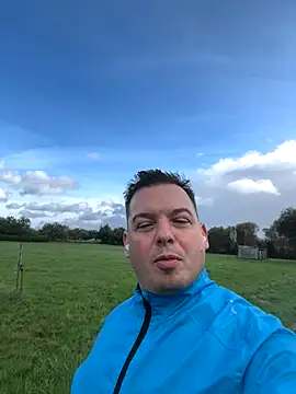 Jose HotLatino online show from October 2025 09:42:02 AM