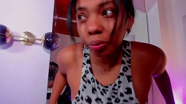 lia mariana online show from January 2025 05:05:01 PM