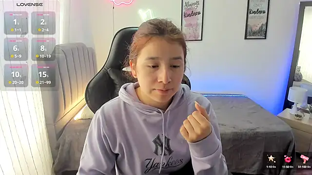 Amy joones online show from March 2025 01:39:01 PM