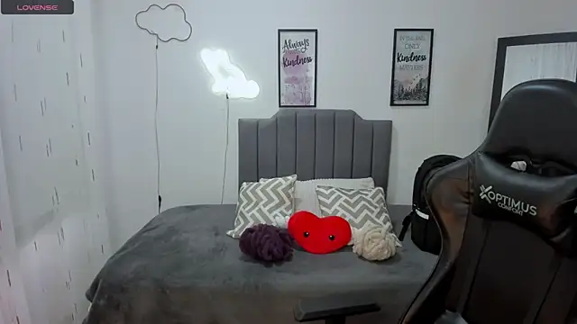 Amy joones online show from September 2025 11:21:01 AM